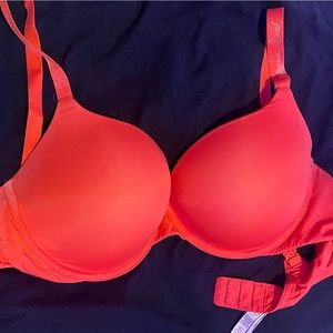 T Shirt Victoria Secret Bra